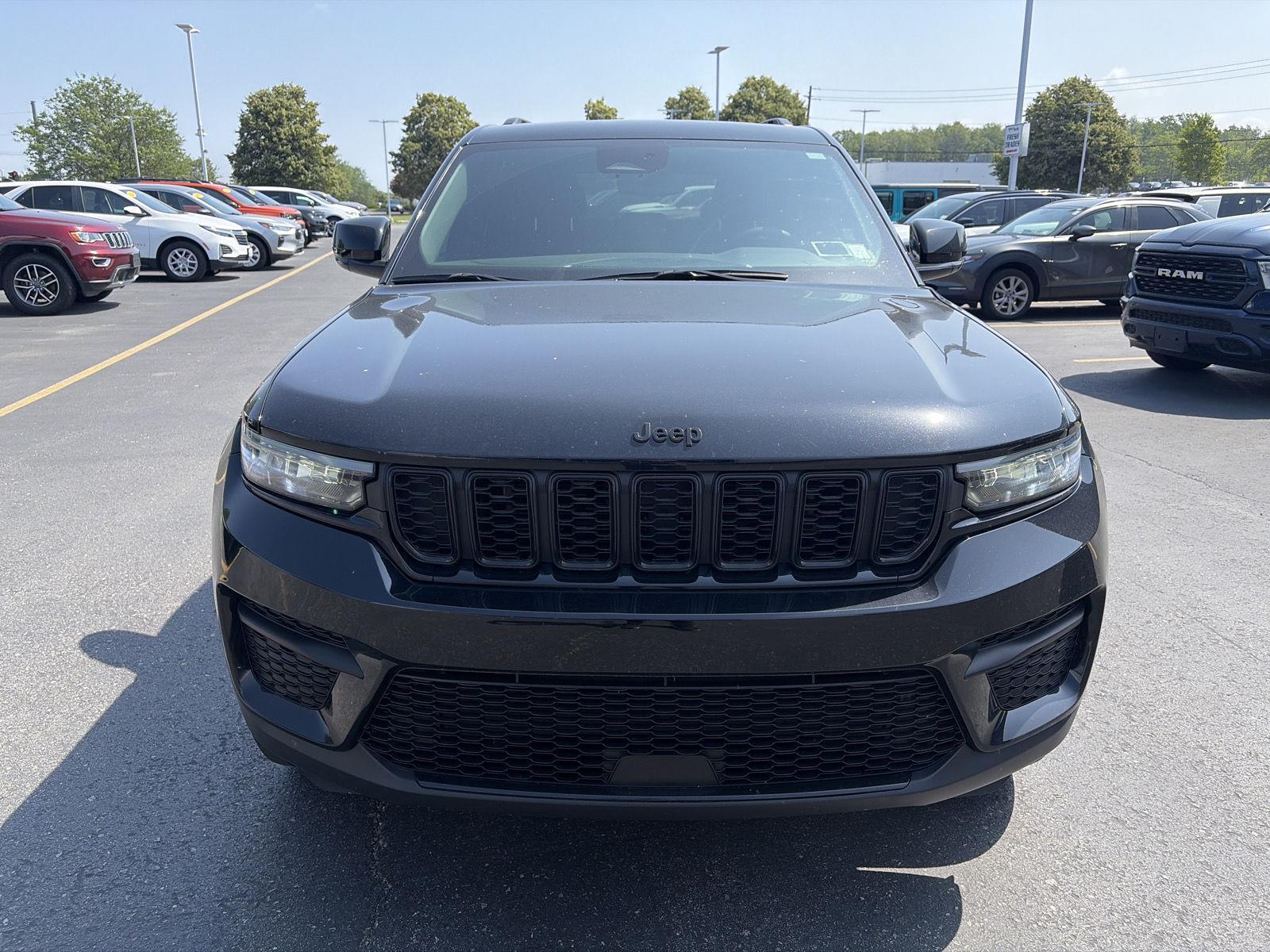 Certified Used 2023 Diamond Black Crystal Pearlcoat Jeep Altitude image 2