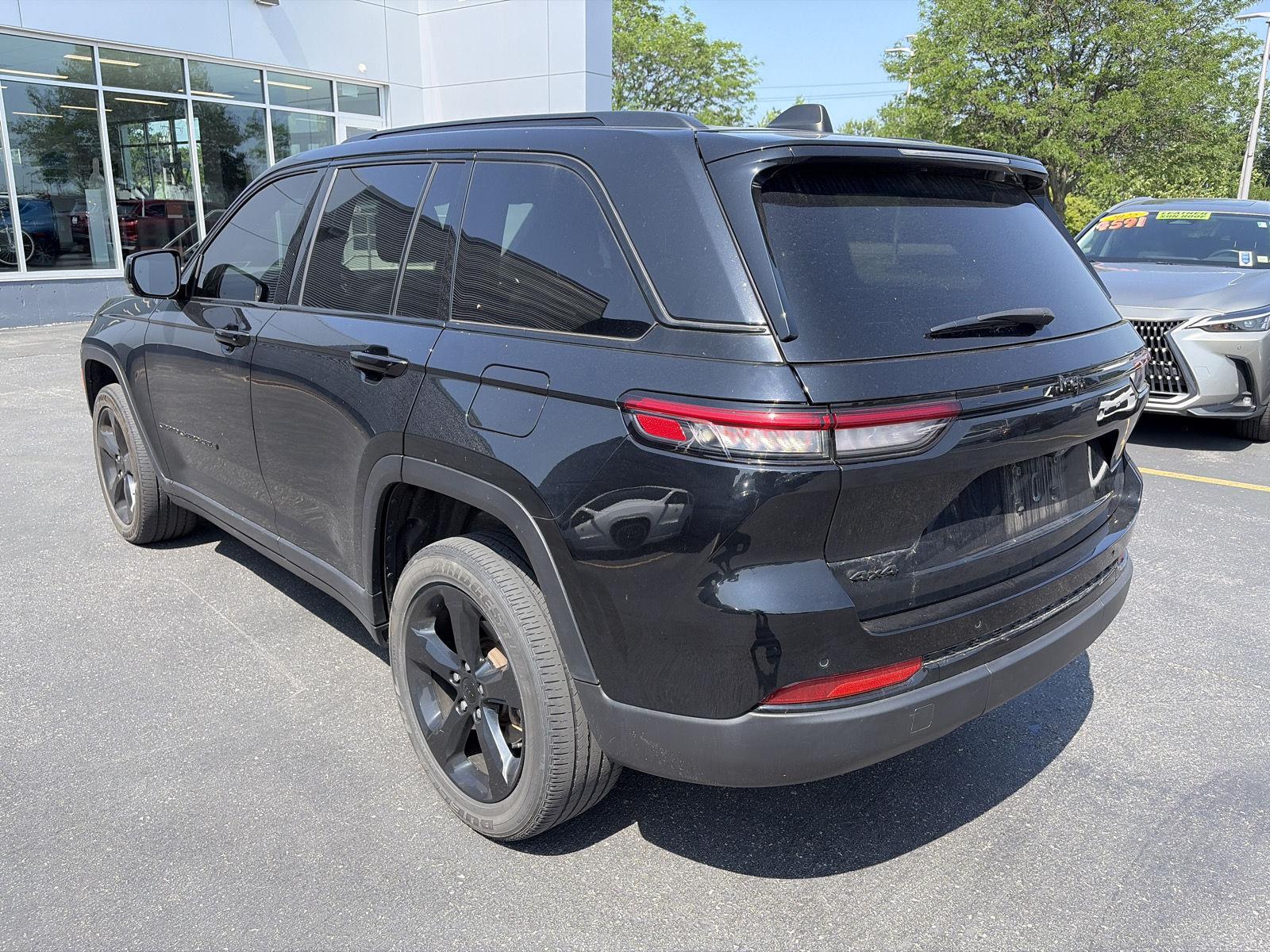 Certified Used 2023 Diamond Black Crystal Pearlcoat Jeep Altitude image 4