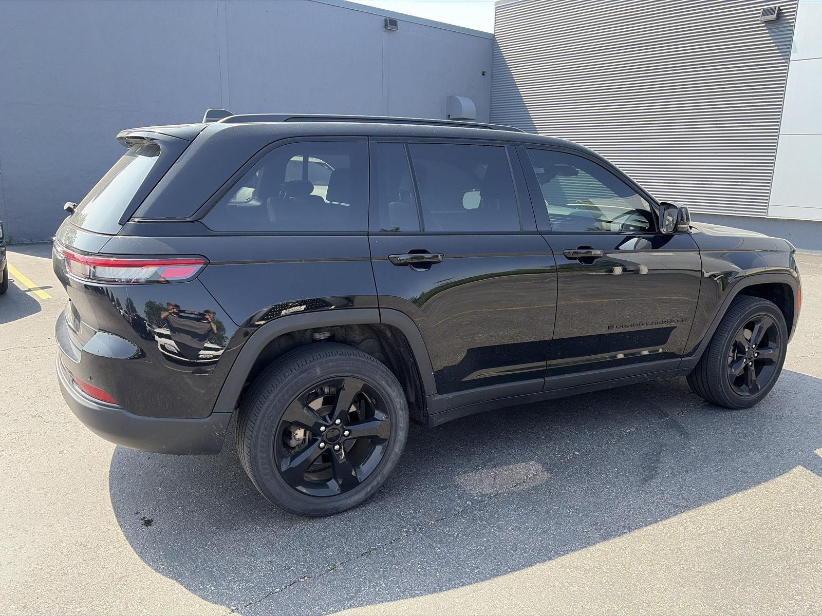 Certified Used 2023 Diamond Black Crystal Pearlcoat Jeep Altitude image 6