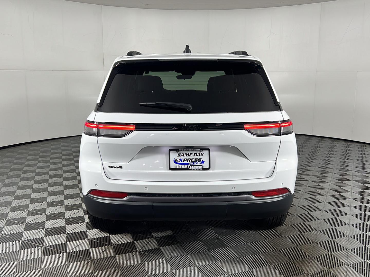 New 2026 Bright White Clearcoat Jeep Laredo Altitude image 8