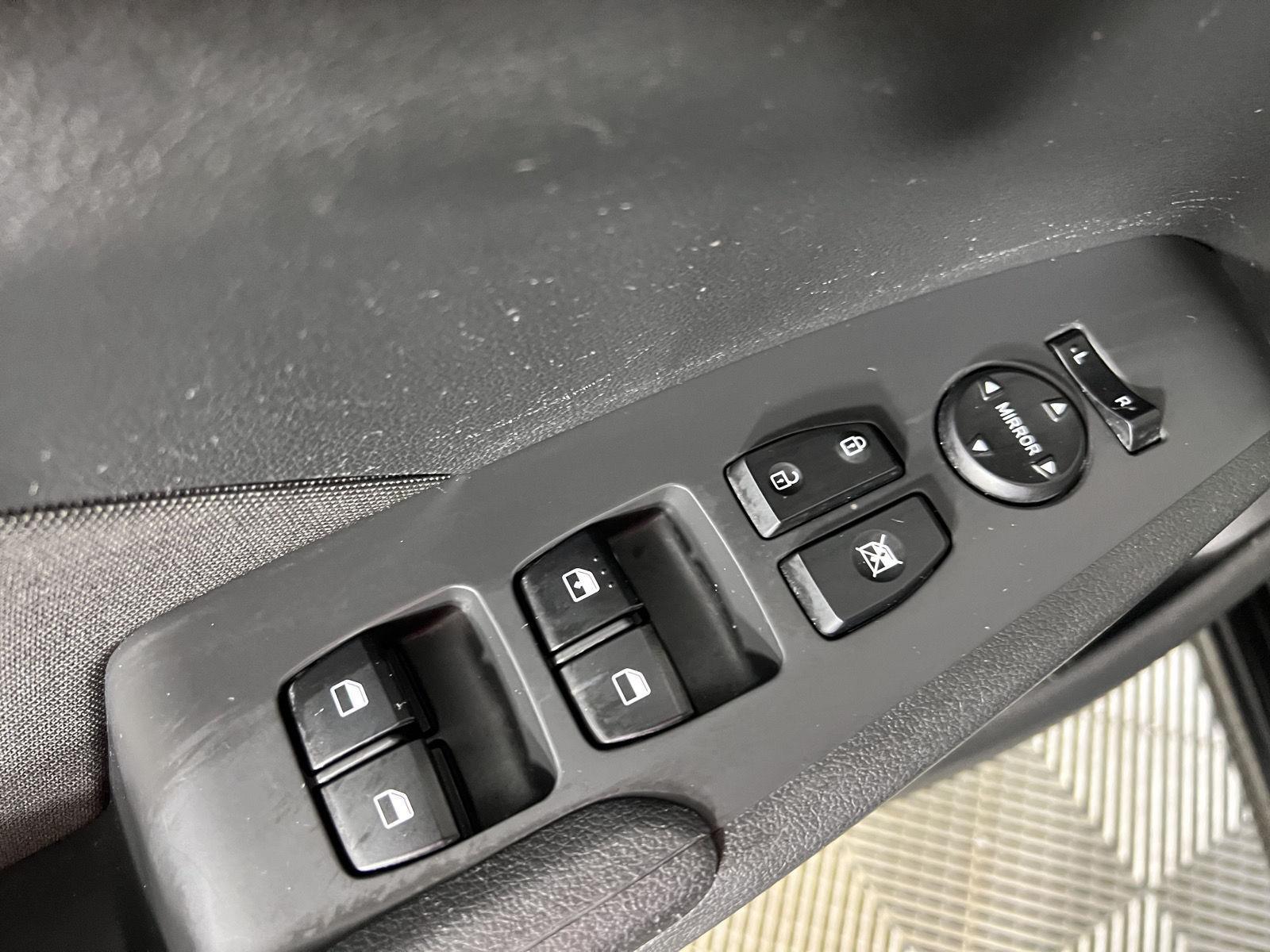 Used 2022 Absolute Black Hyundai SE image 12