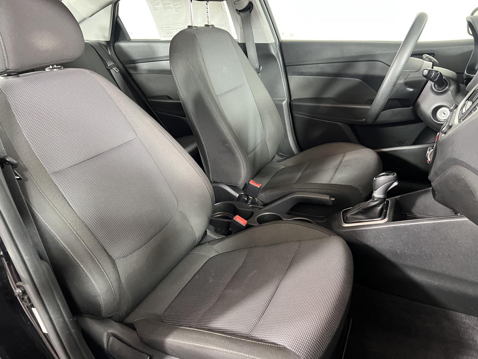 Used 2022 Absolute Black Hyundai SE image 13