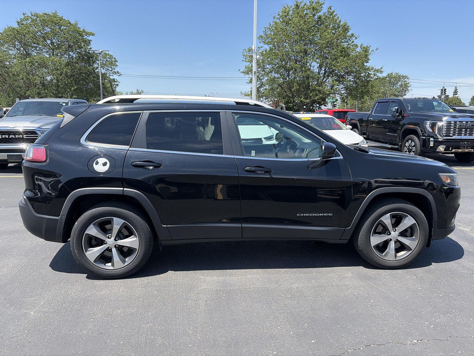 Used 2020 Diamond Black Crystal Pearlcoat Jeep Limited image 10