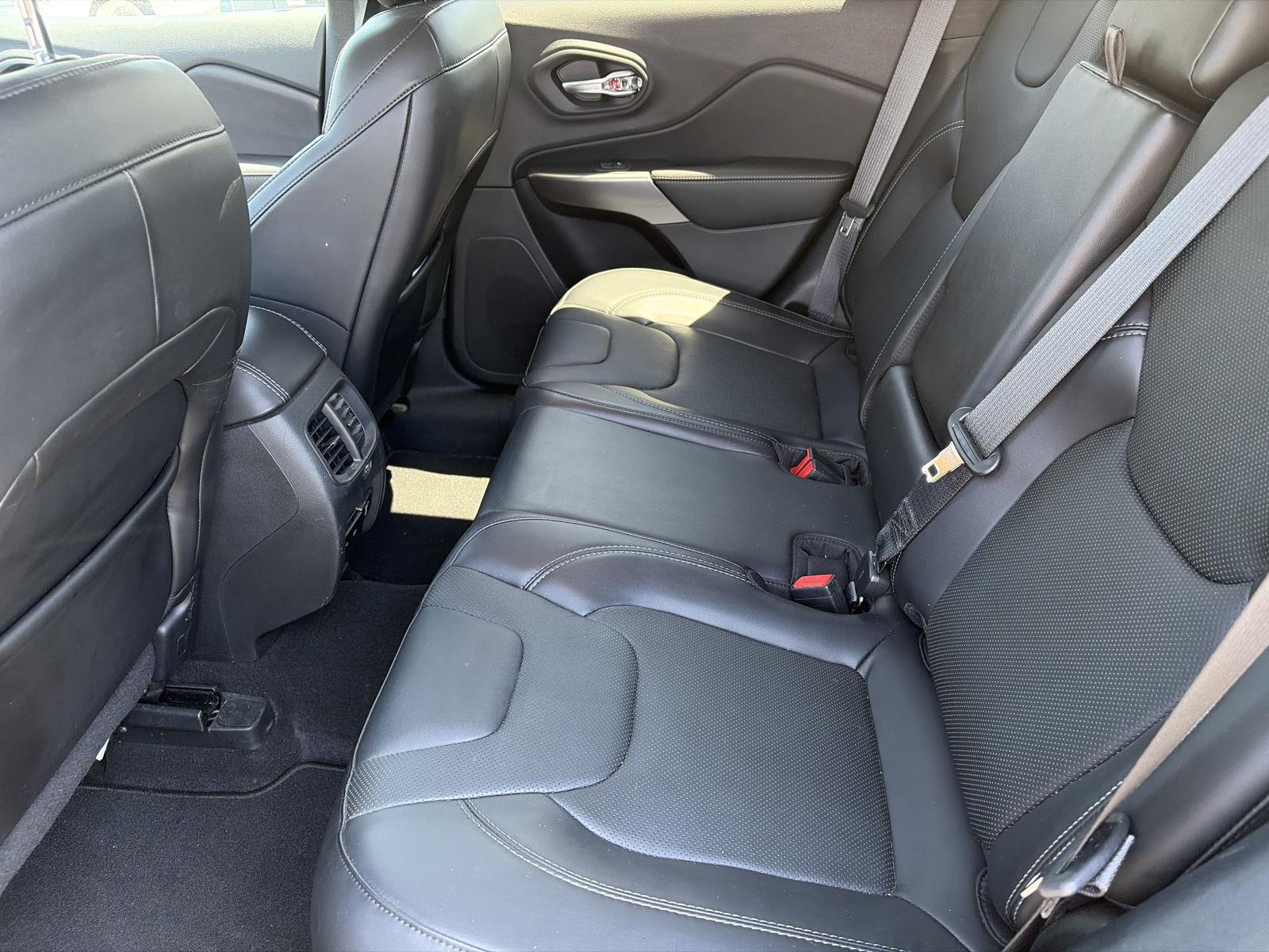 Used 2020 Diamond Black Crystal Pearlcoat Jeep Limited image 18