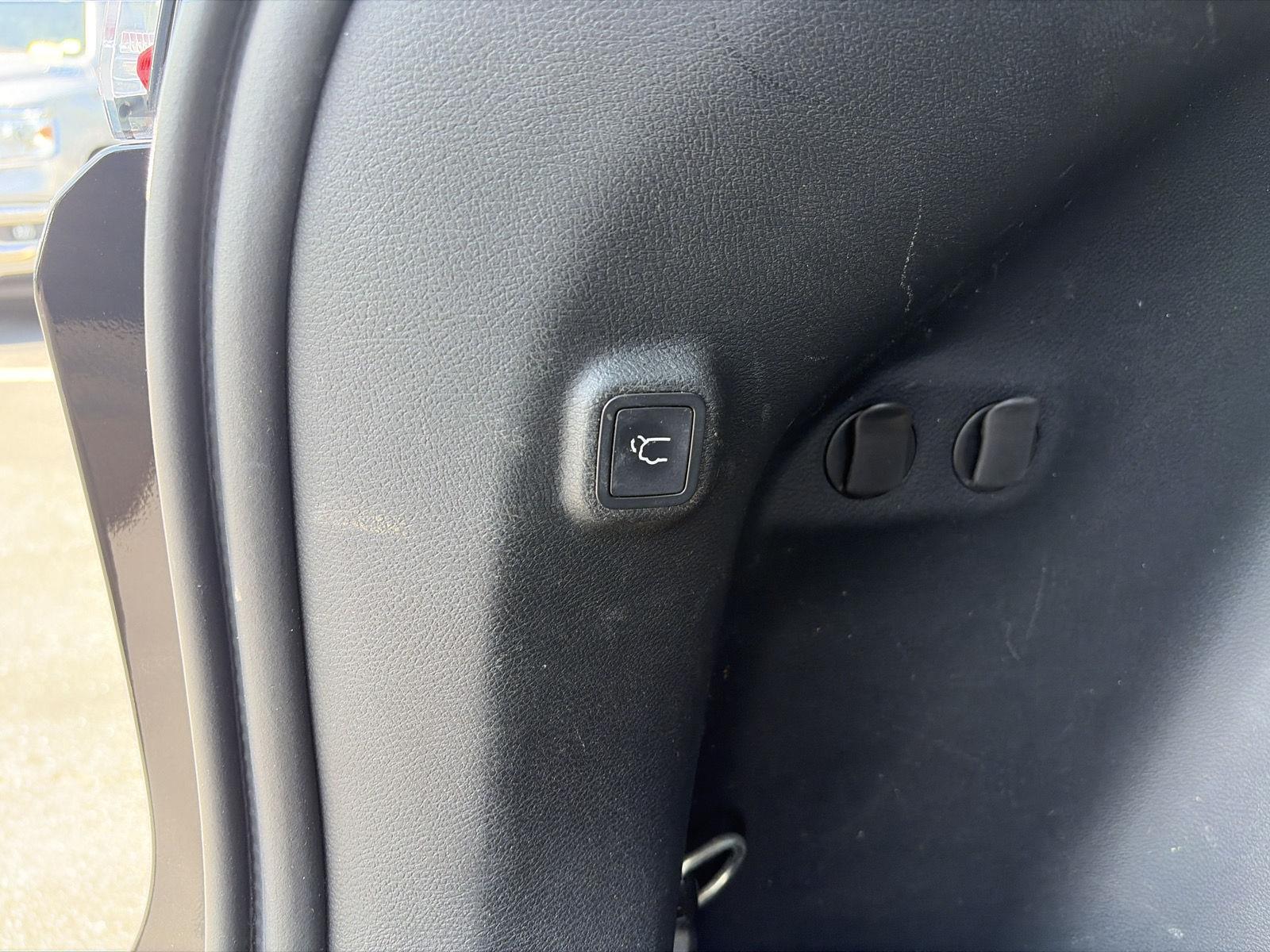 Used 2020 Diamond Black Crystal Pearlcoat Jeep Limited image 19
