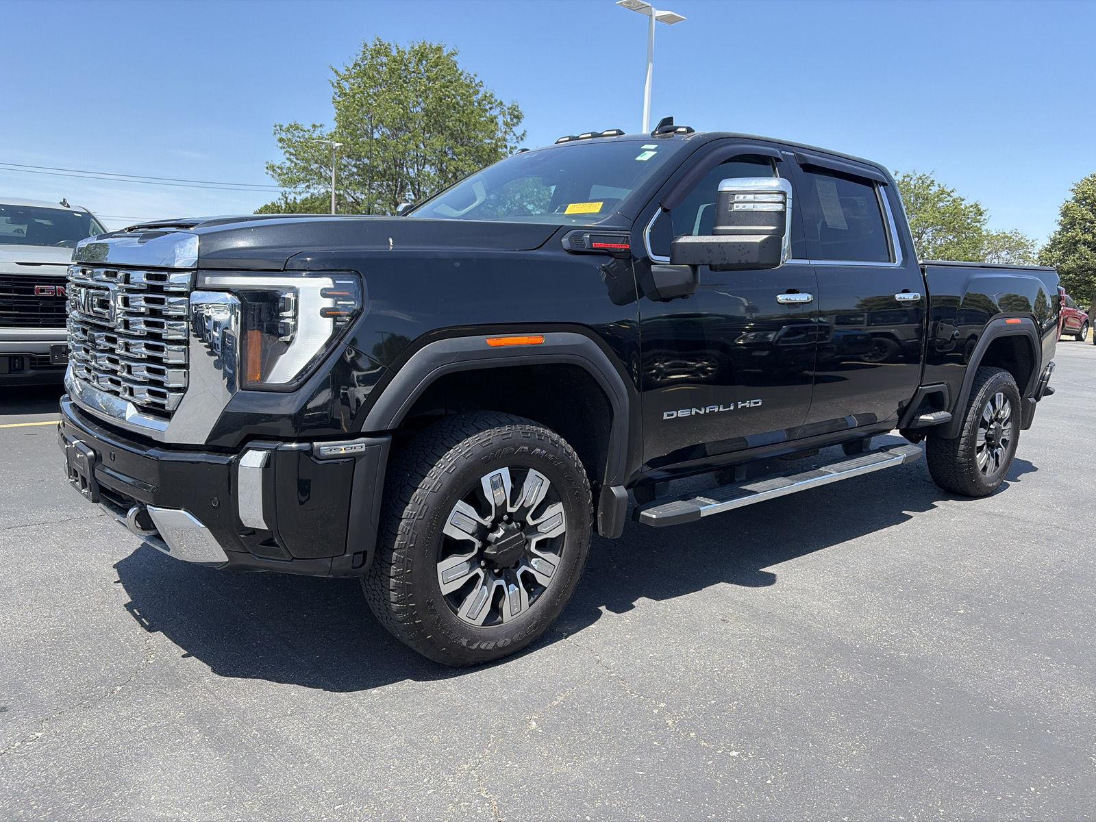 Used 2025 Onyx Black GMC Denali image 5
