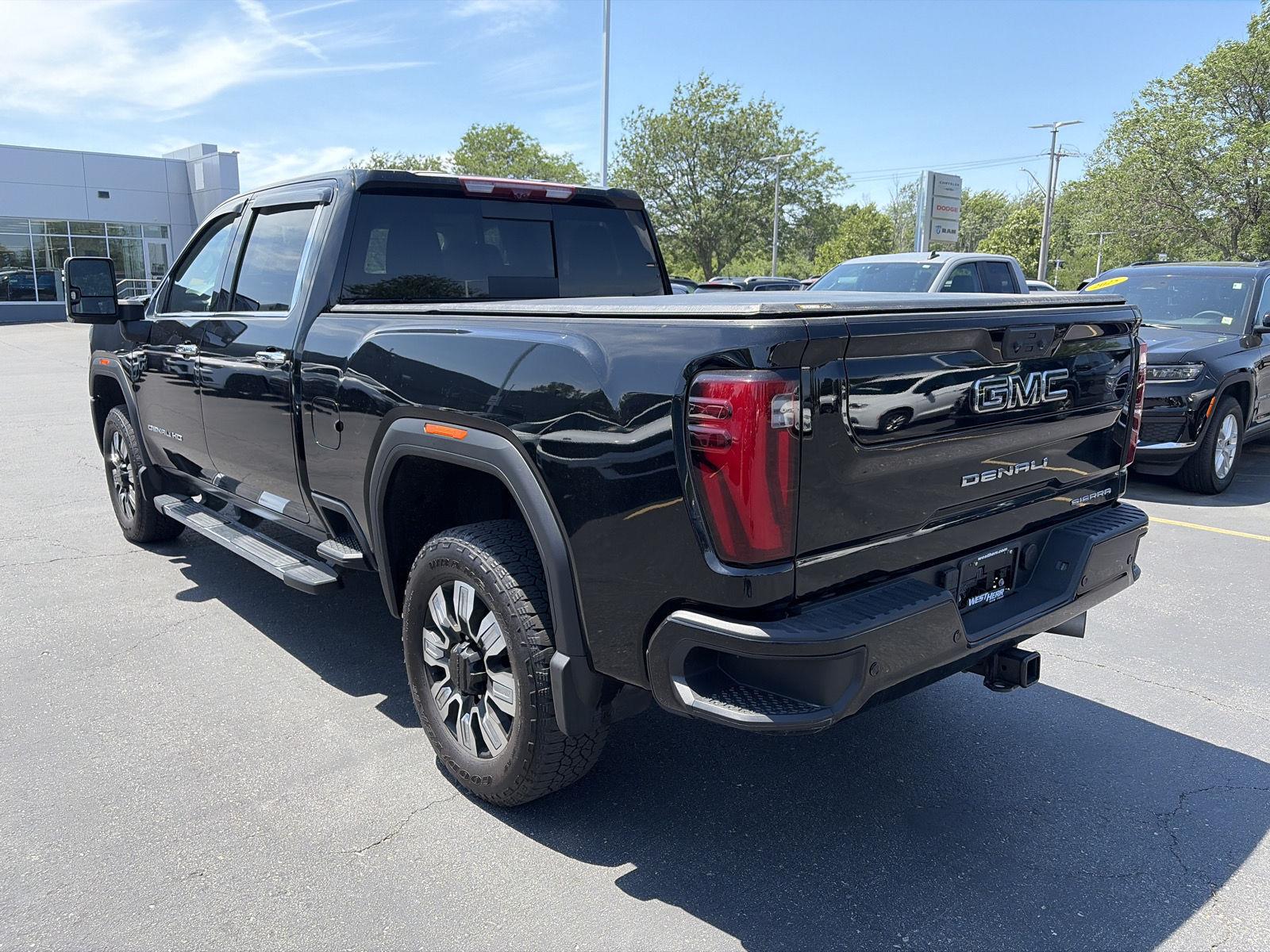 Used 2025 Onyx Black GMC Denali image 7