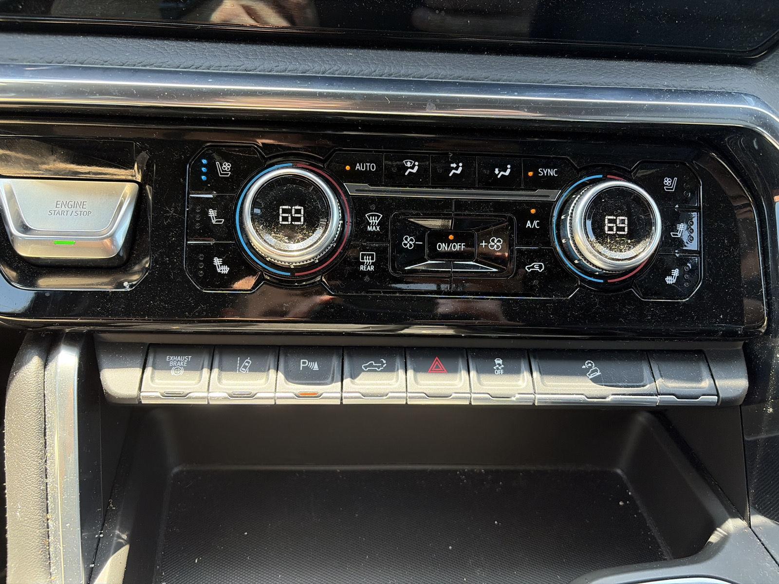 Used 2025 Onyx Black GMC Denali image 21