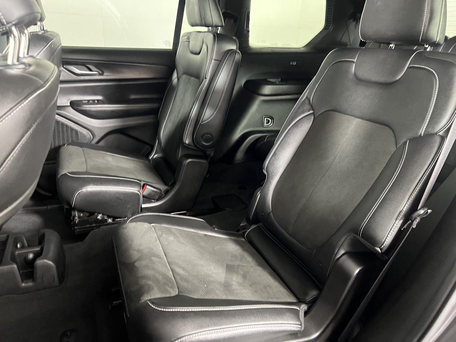 Used 2023 Baltic Gray Metallic Clearcoat Jeep Altitude image 20