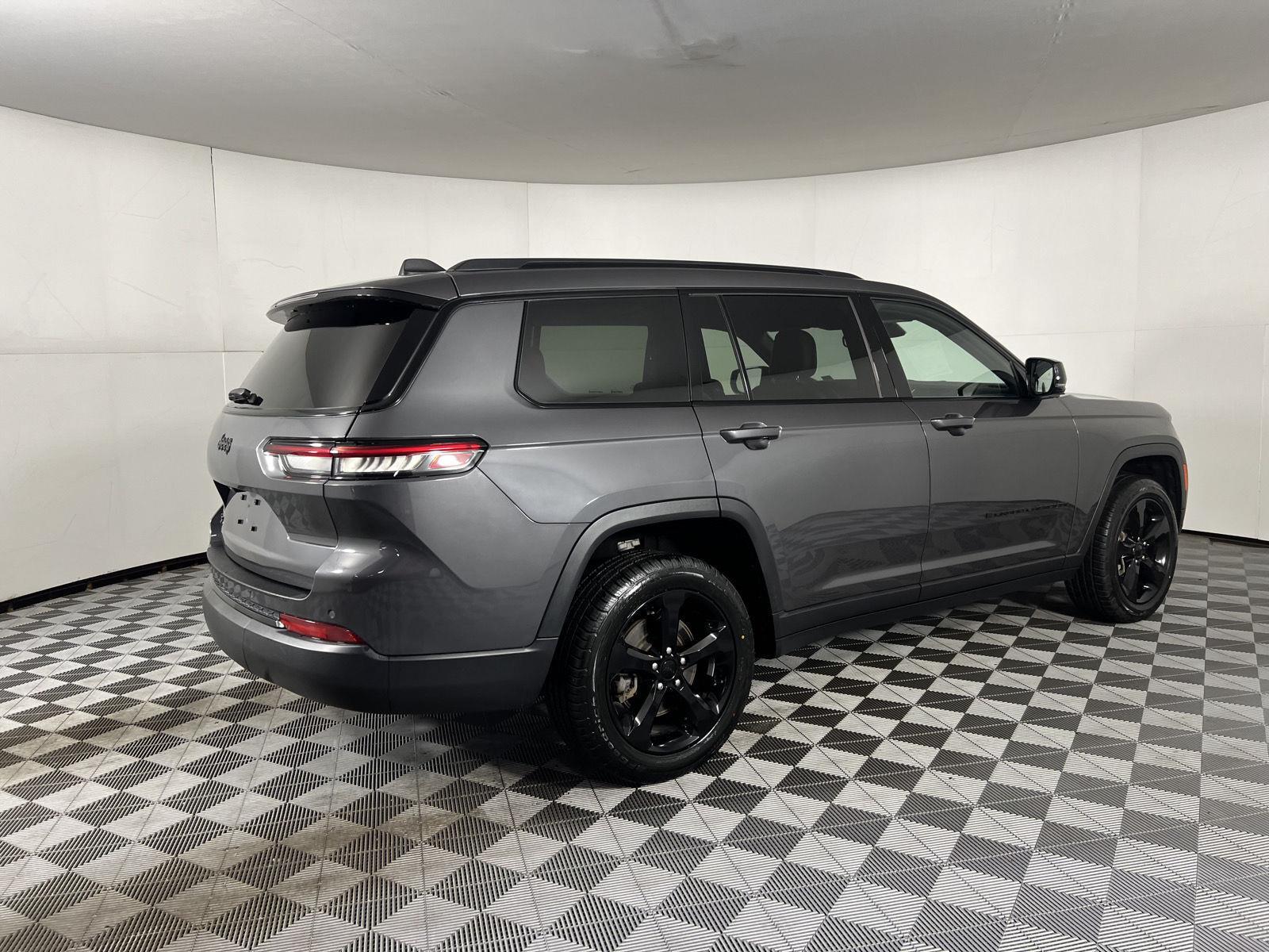Used 2023 Baltic Gray Metallic Clearcoat Jeep Altitude image 7