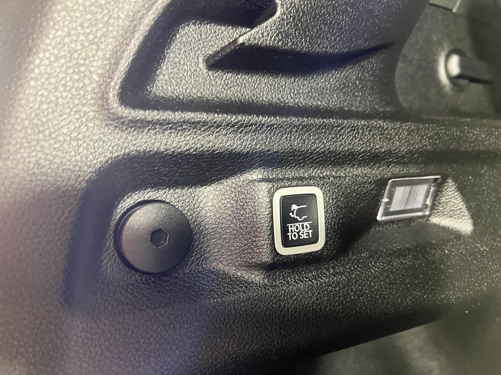 Used 2023 Baltic Gray Metallic Clearcoat Jeep Altitude image 27