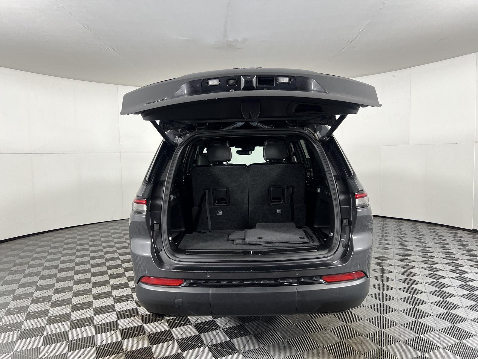 Used 2023 Baltic Gray Metallic Clearcoat Jeep Altitude image 28
