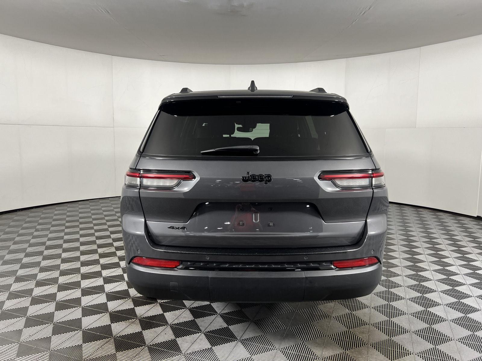 Used 2023 Baltic Gray Metallic Clearcoat Jeep Altitude image 6