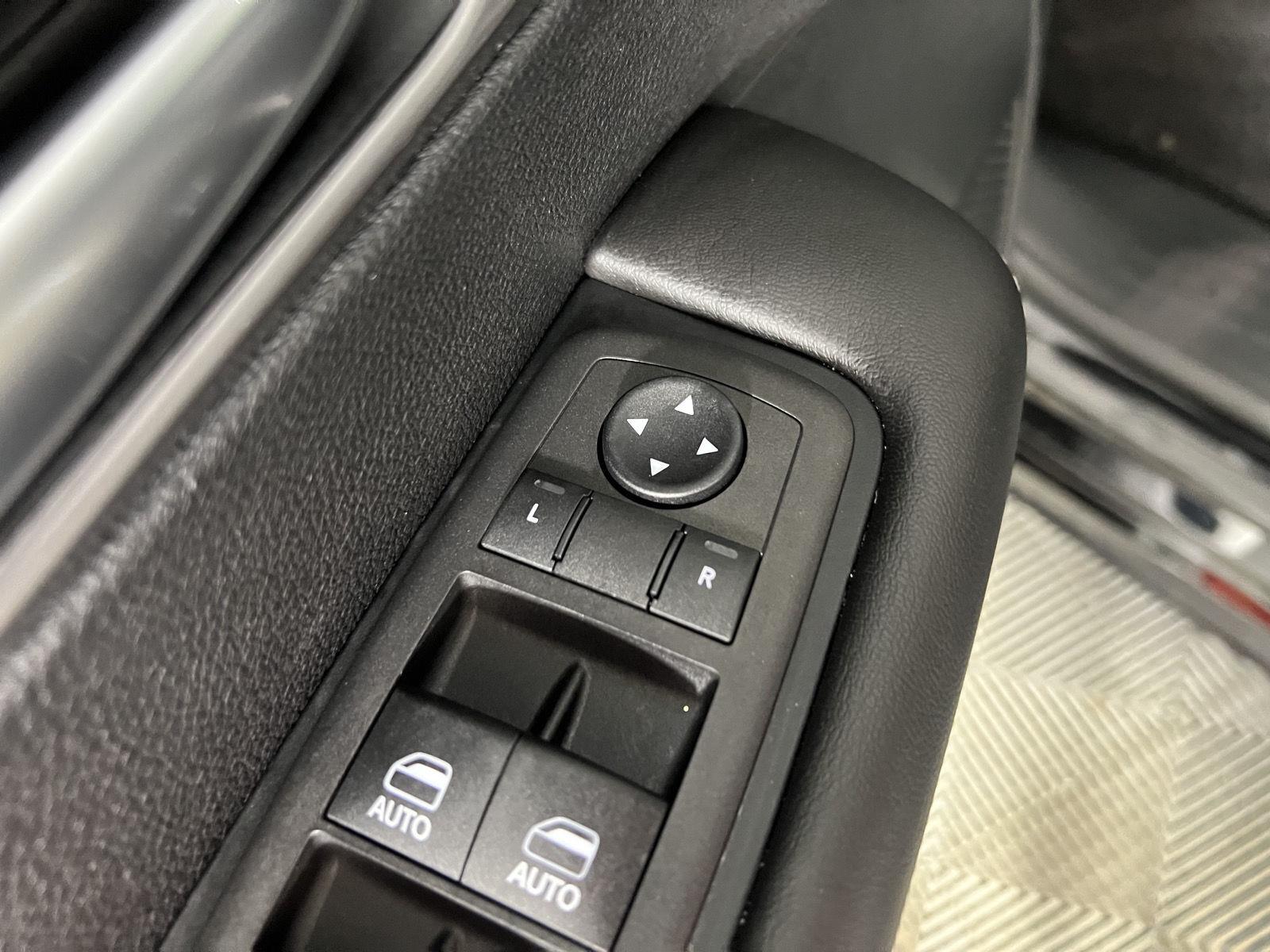 New 2026 Diamond Black Crystal Pearlcoat Chrysler Select image 11