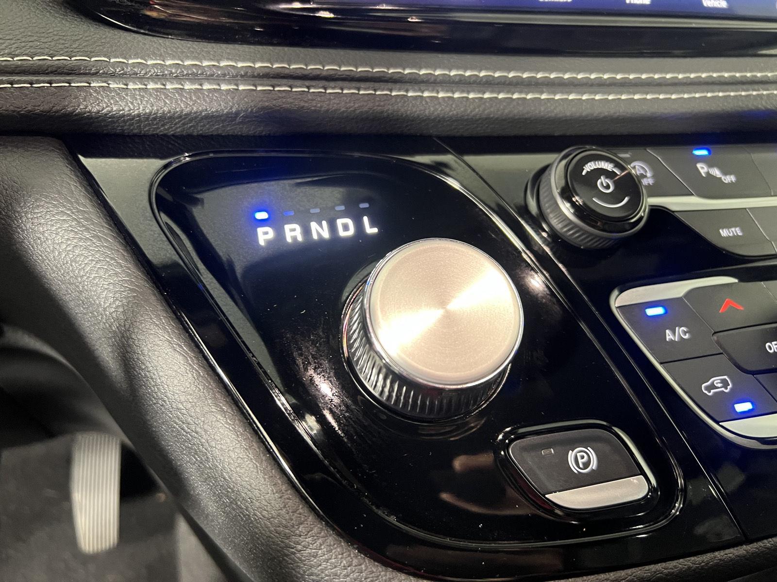 New 2026 Diamond Black Crystal Pearlcoat Chrysler Select image 18