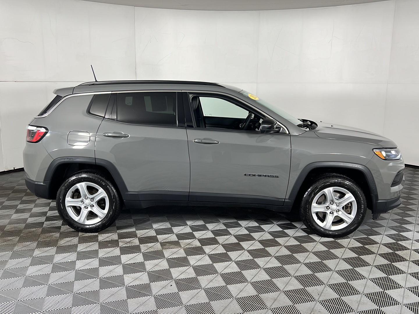 Certified Used 2023 Sting-Gray Clearcoat Jeep Latitude image 3