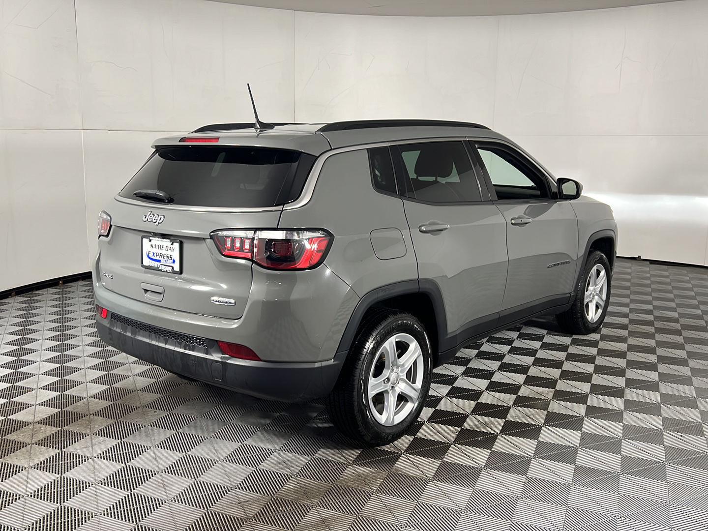 Certified Used 2023 Sting-Gray Clearcoat Jeep Latitude image 4