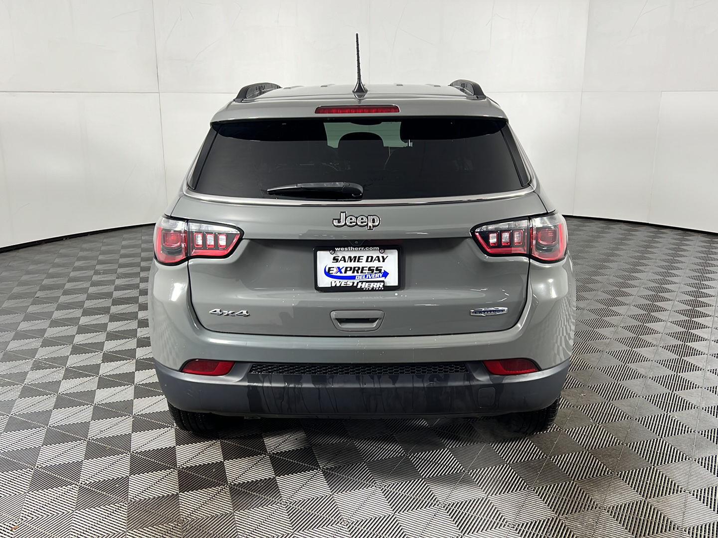 Certified Used 2023 Sting-Gray Clearcoat Jeep Latitude image 5