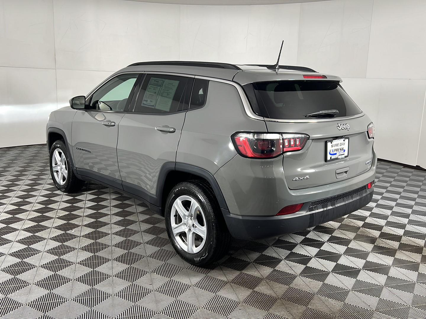 Certified Used 2023 Sting-Gray Clearcoat Jeep Latitude image 8