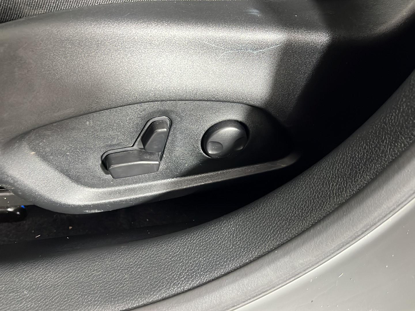 Certified Used 2023 Sting-Gray Clearcoat Jeep Latitude image 15
