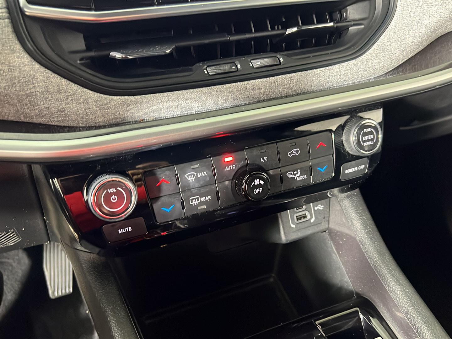 Certified Used 2023 Sting-Gray Clearcoat Jeep Latitude image 20