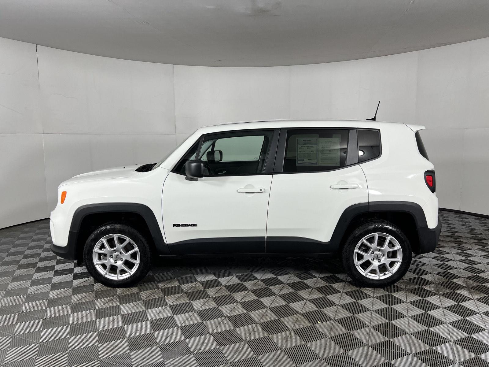 Certified Used 2023 Alpine White Clearcoat Jeep Latitude image 6