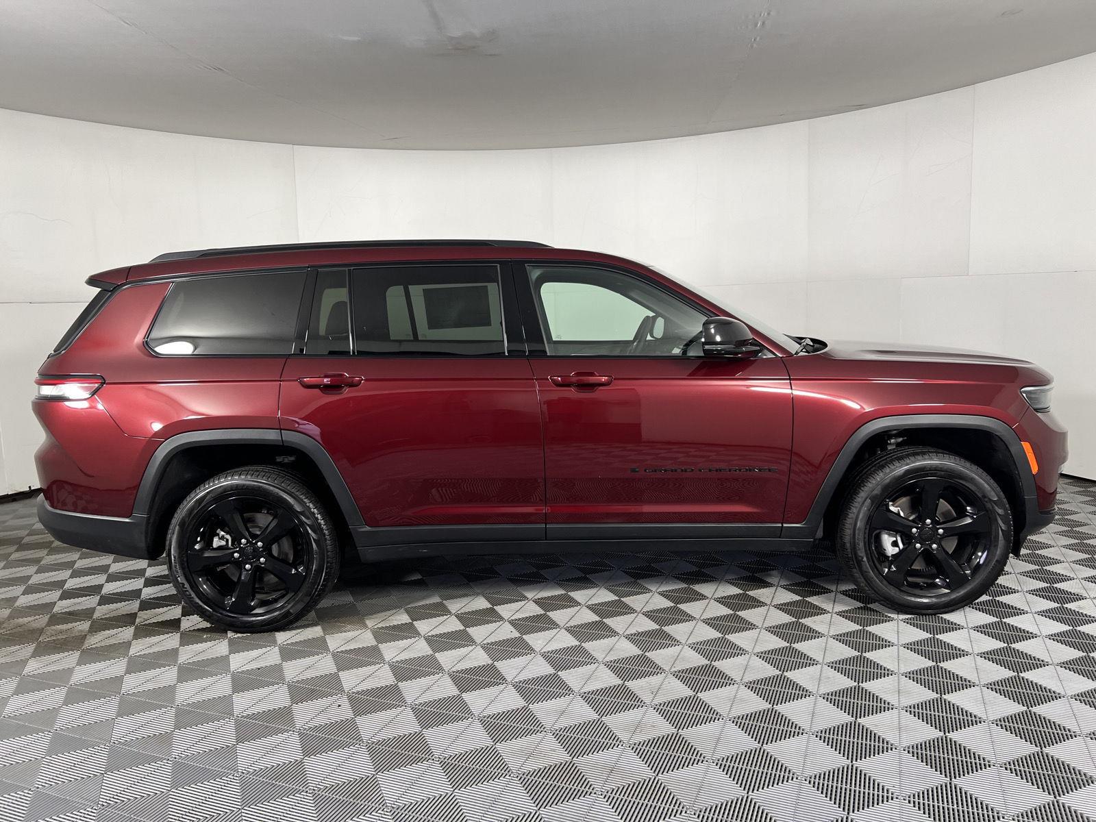 New 2025 Velvet Red Pearlcoat Jeep Limited image 10