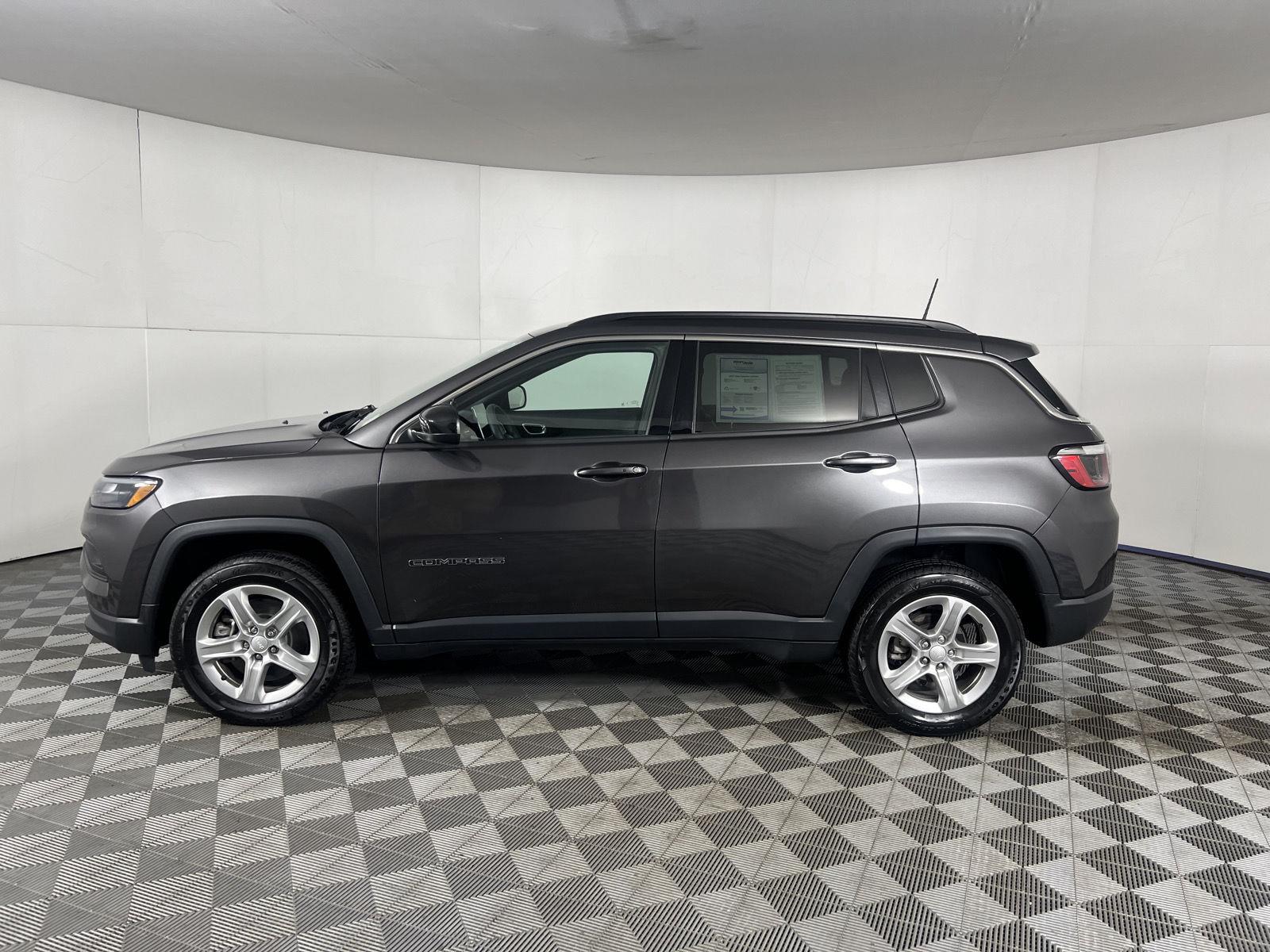 Certified Used 2023 Granite Crystal Metallic Clearcoat Jeep Latitude image 6