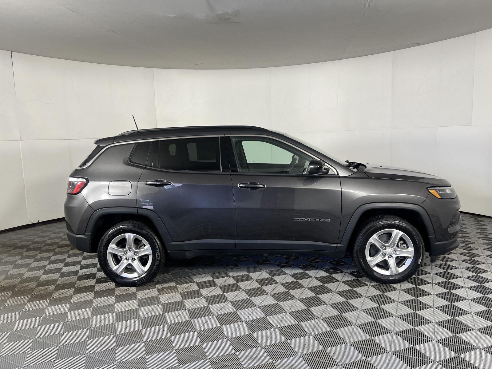 Certified Used 2023 Granite Crystal Metallic Clearcoat Jeep Latitude image 10