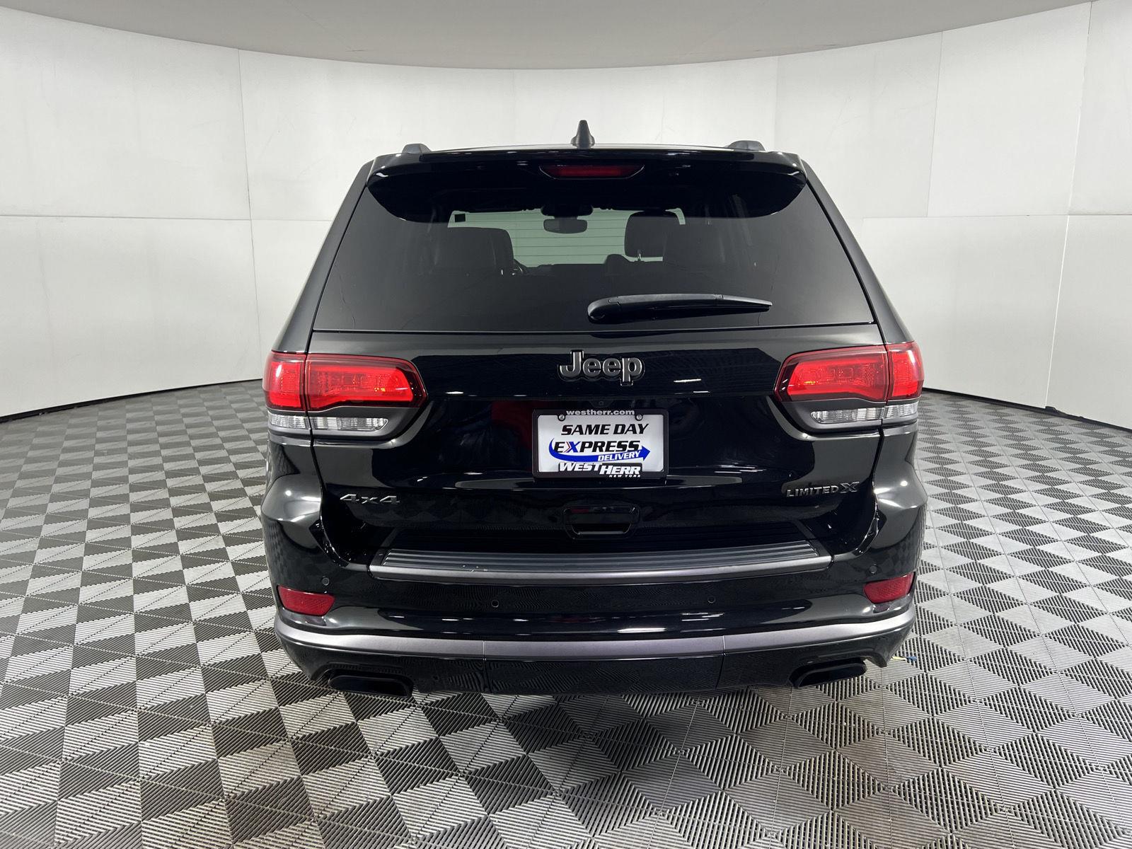 Used 2020 Diamond Black Crystal Pearlcoat Jeep Limited X image 8
