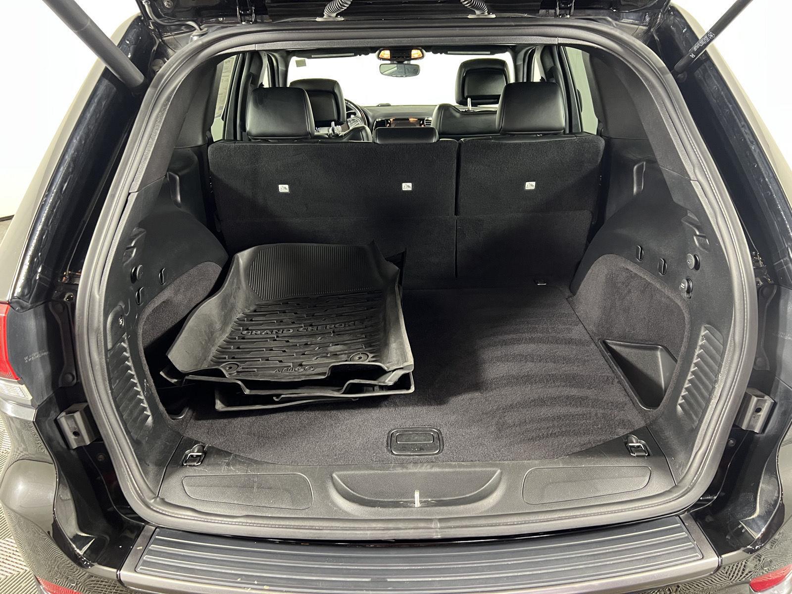 Used 2020 Diamond Black Crystal Pearlcoat Jeep Limited X image 25