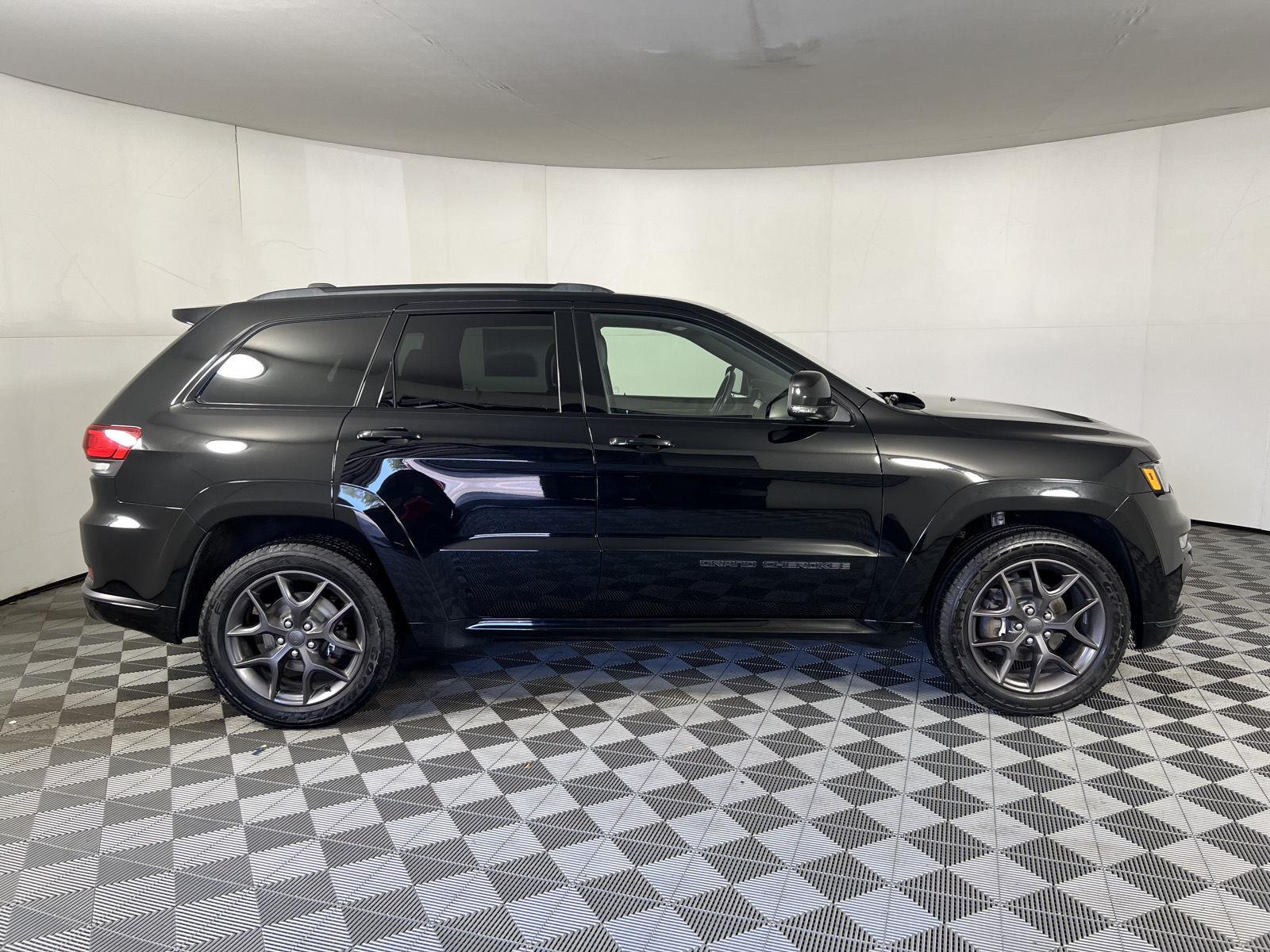 Used 2020 Diamond Black Crystal Pearlcoat Jeep Limited X image 10