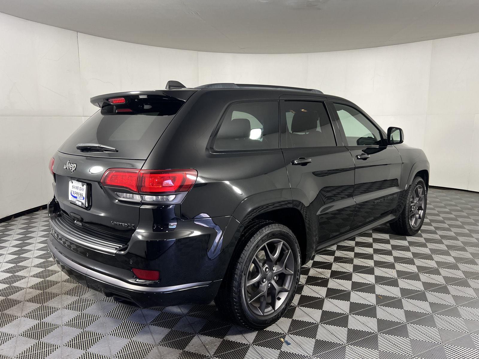 Used 2020 Diamond Black Crystal Pearlcoat Jeep Limited X image 9