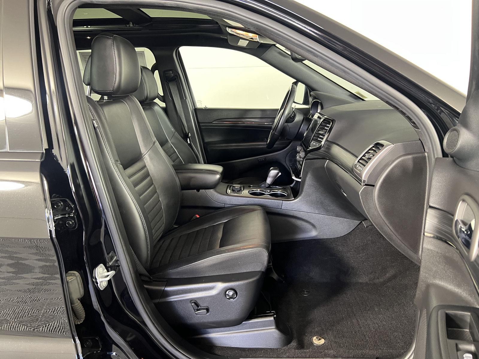 Used 2020 Diamond Black Crystal Pearlcoat Jeep Limited X image 14