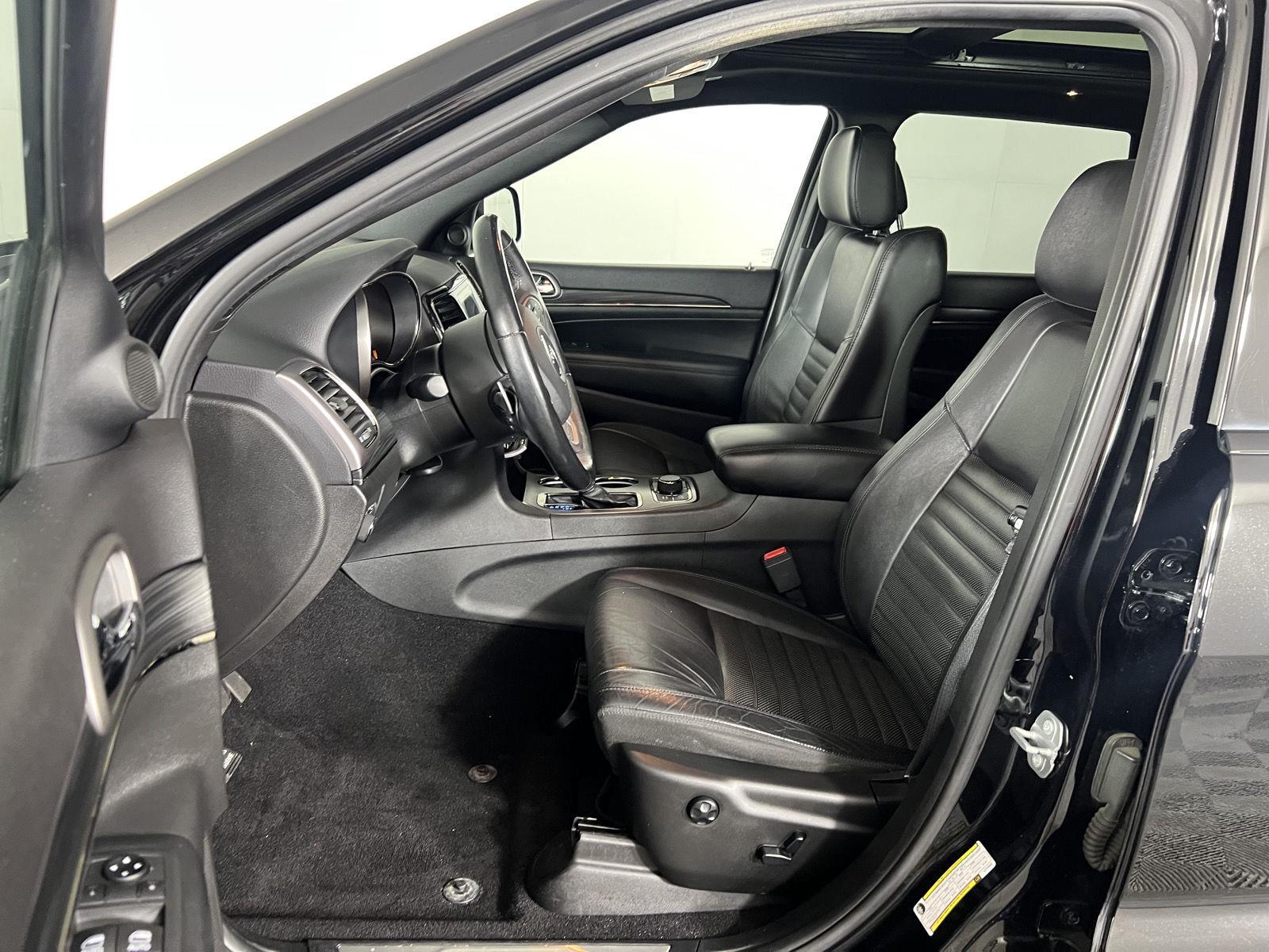 Used 2020 Diamond Black Crystal Pearlcoat Jeep Limited X image 11