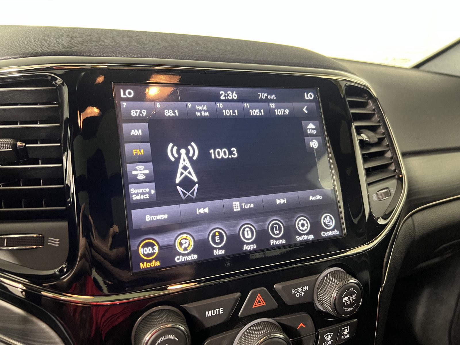 Used 2020 Diamond Black Crystal Pearlcoat Jeep Limited X image 17