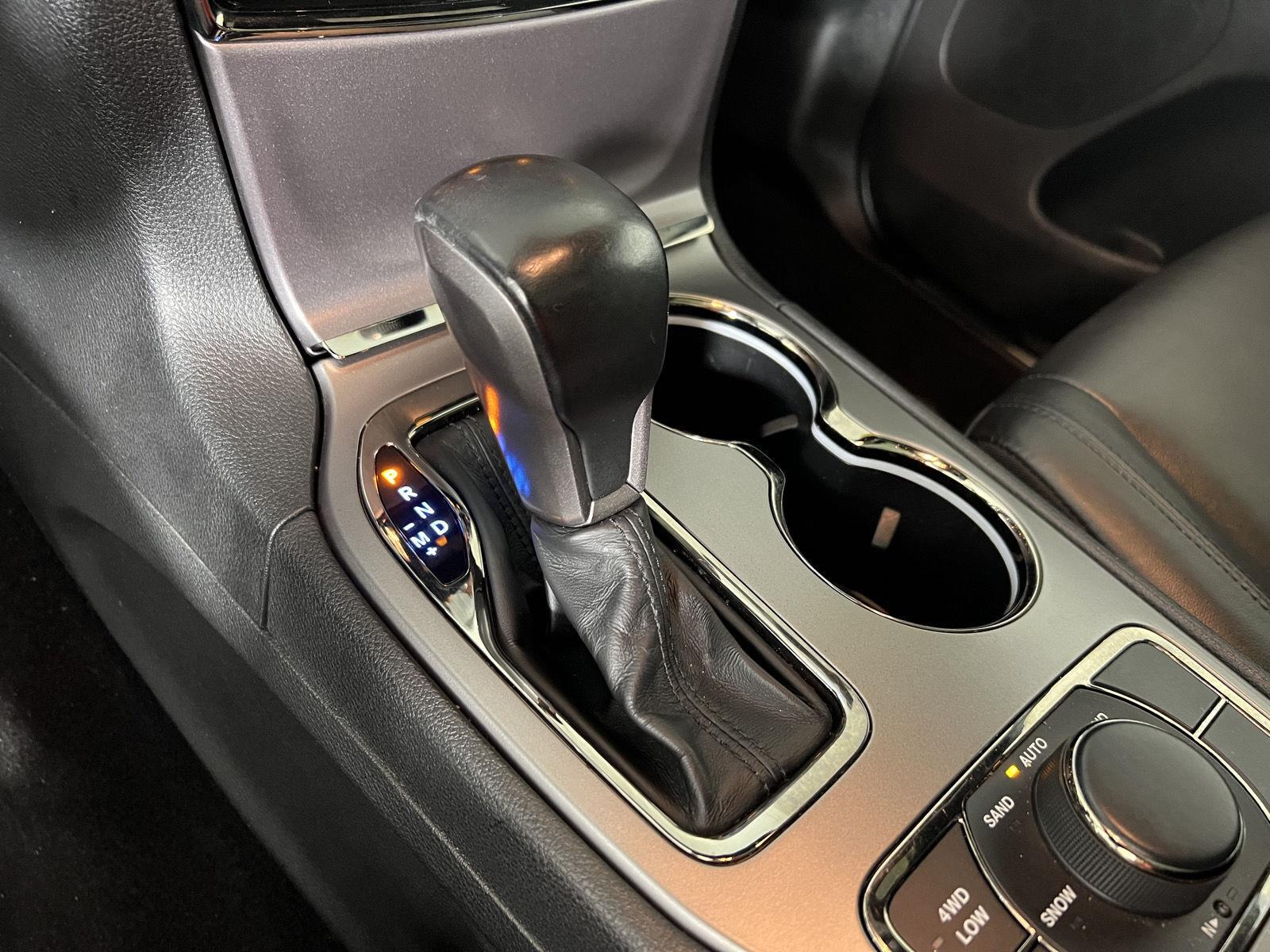 Used 2020 Diamond Black Crystal Pearlcoat Jeep Limited X image 20
