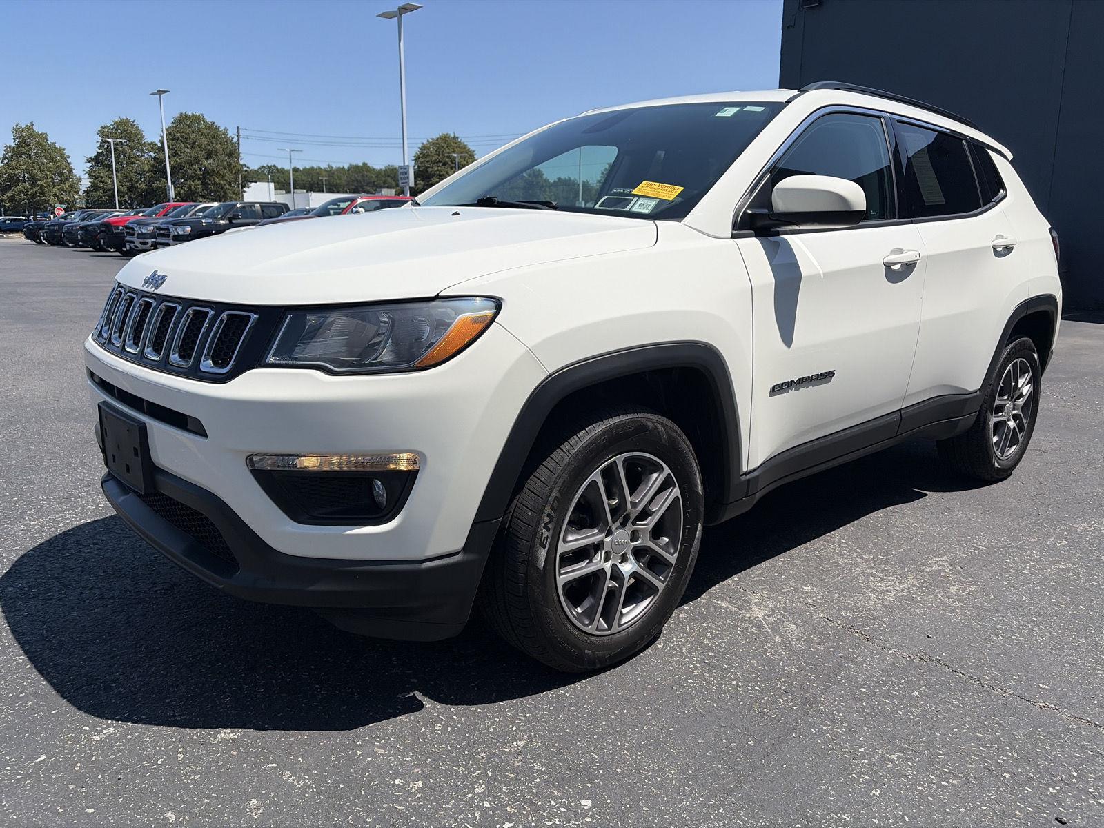 Used 2020 White Clearcoat Jeep Latitude image 3