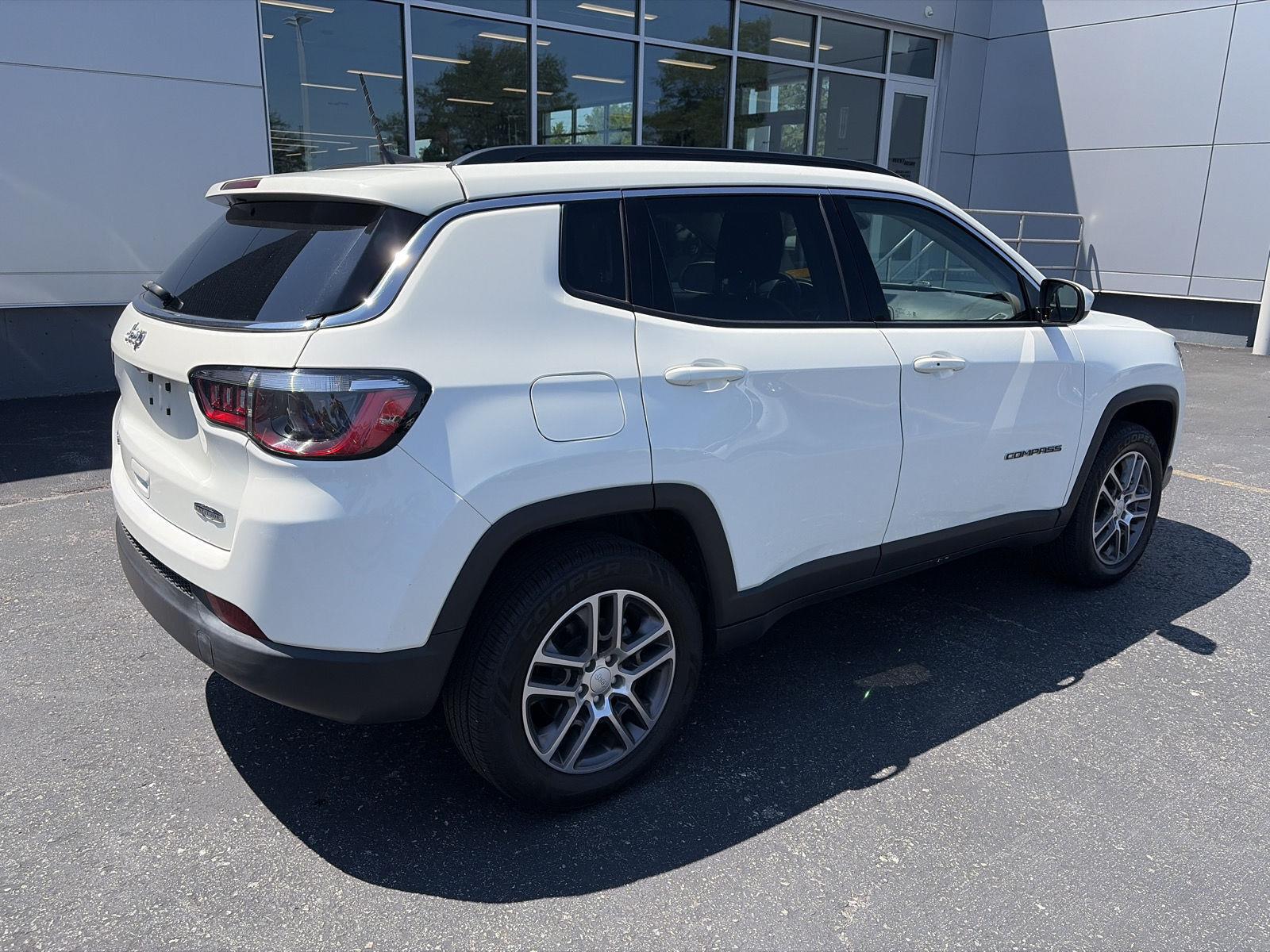 Used 2020 White Clearcoat Jeep Latitude image 7