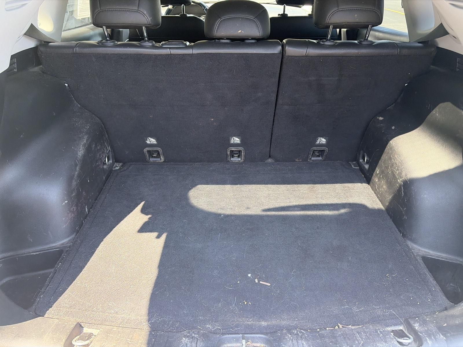 Used 2020 White Clearcoat Jeep Latitude image 11