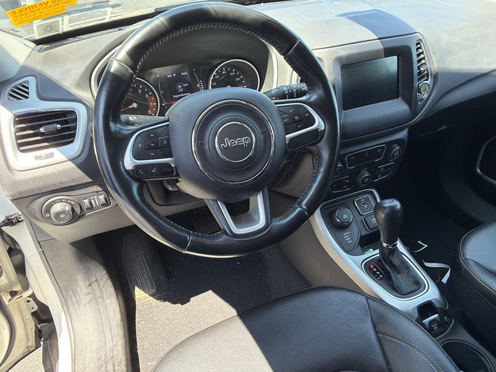 Used 2020 White Clearcoat Jeep Latitude image 9