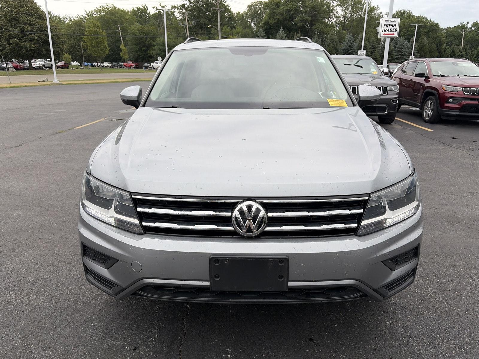 Used 2020 Pyrite Silver Metallic Volkswagen SE image 2