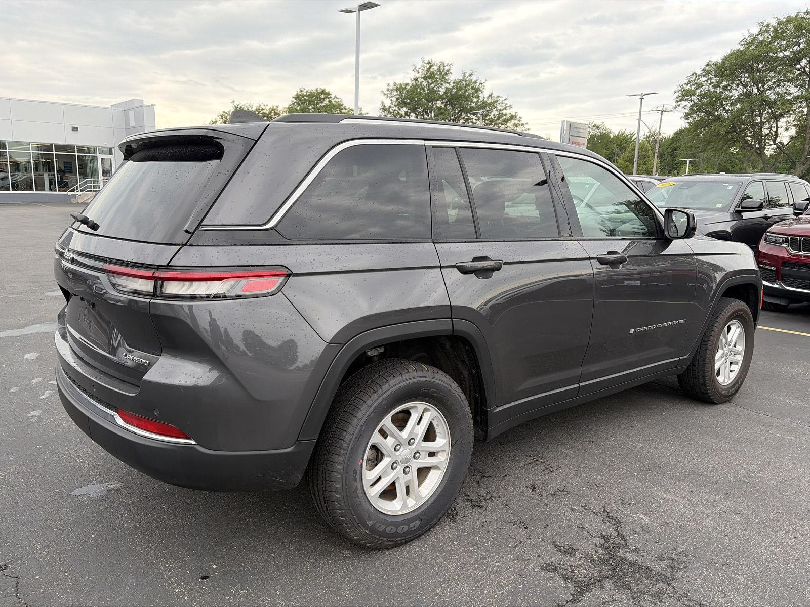 Used 2023 Baltic Gray Metallic Clearcoat Jeep Laredo image 7