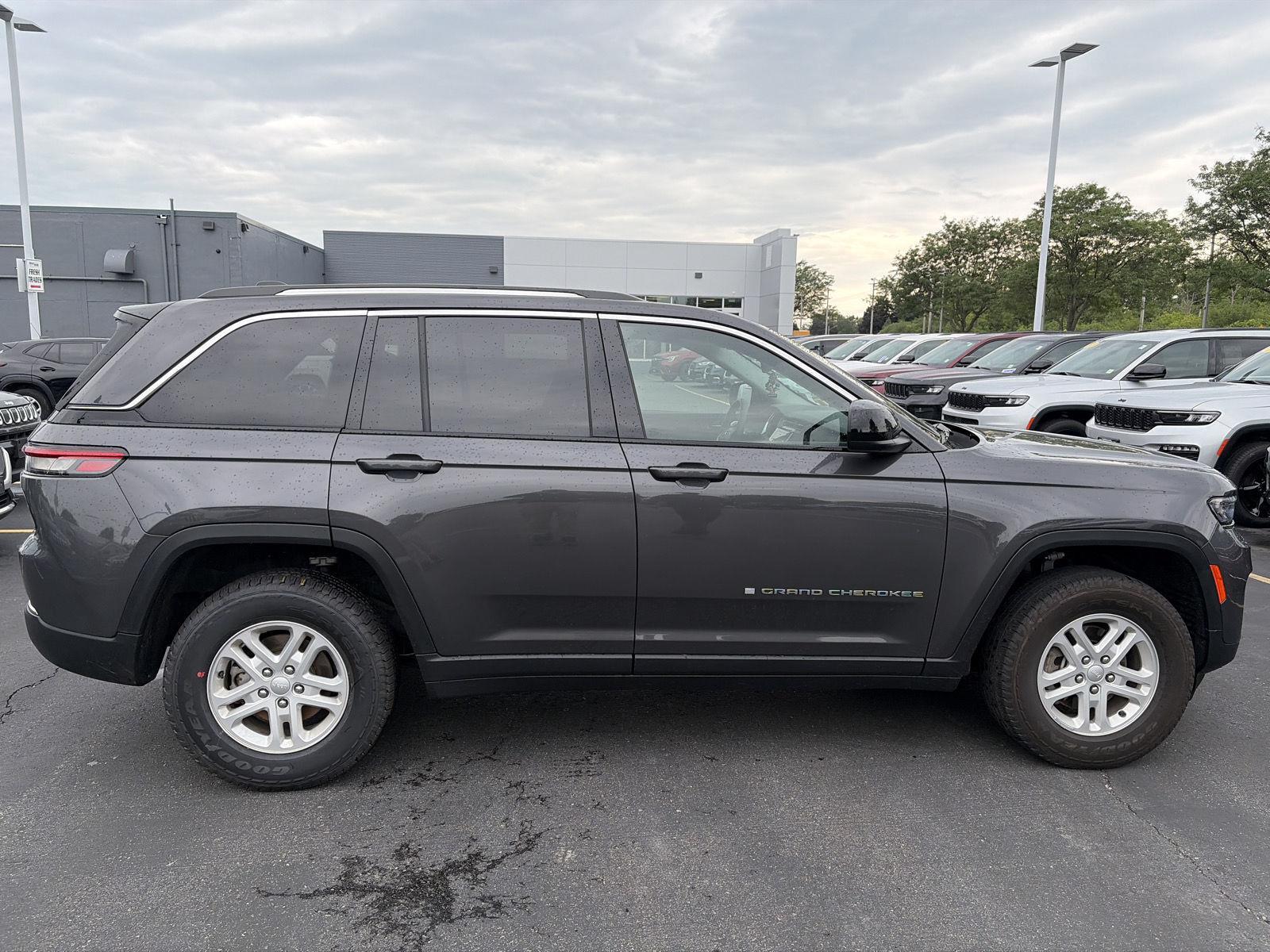 Used 2023 Baltic Gray Metallic Clearcoat Jeep Laredo image 8