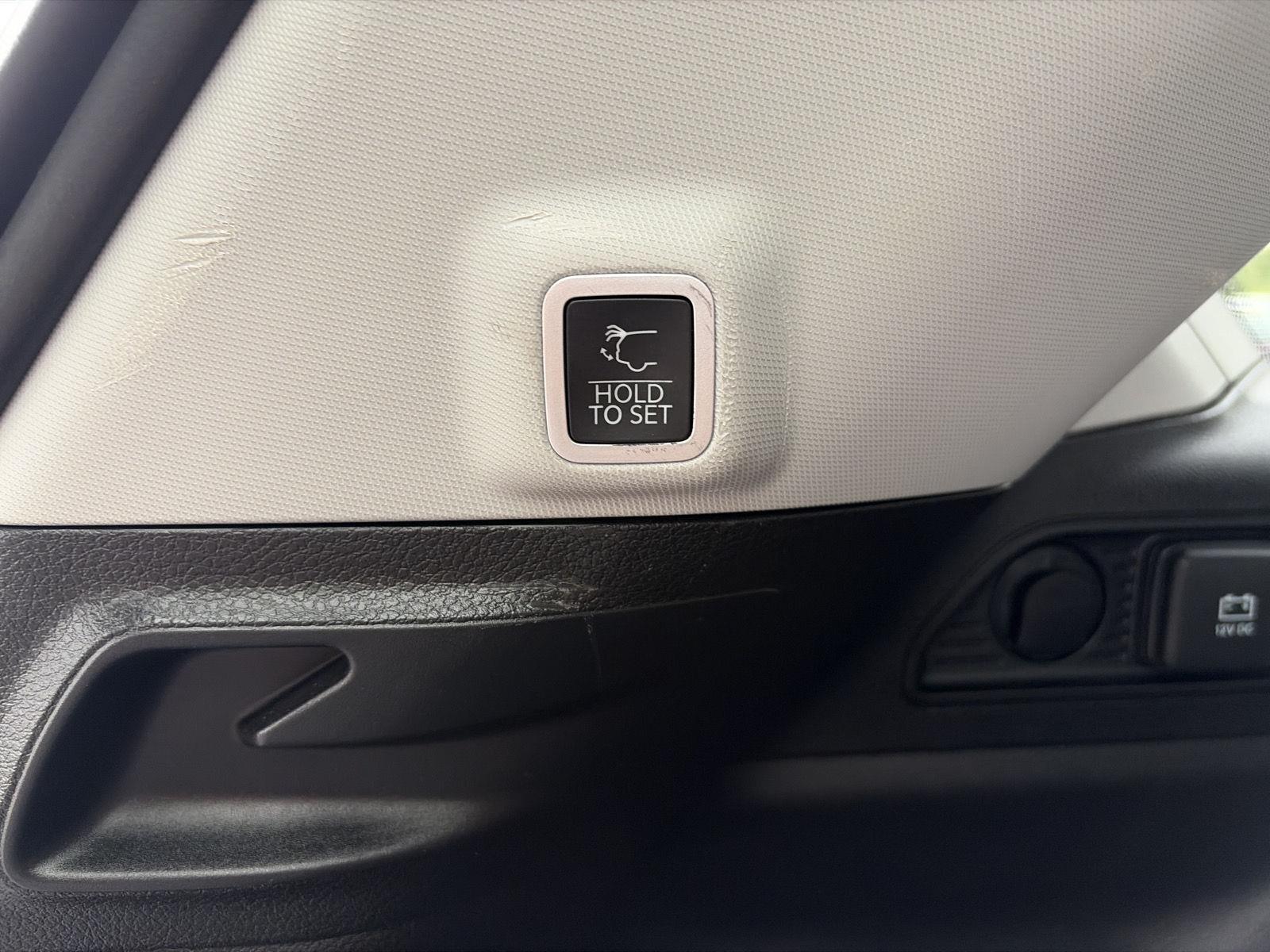 Used 2023 Baltic Gray Metallic Clearcoat Jeep Laredo image 11