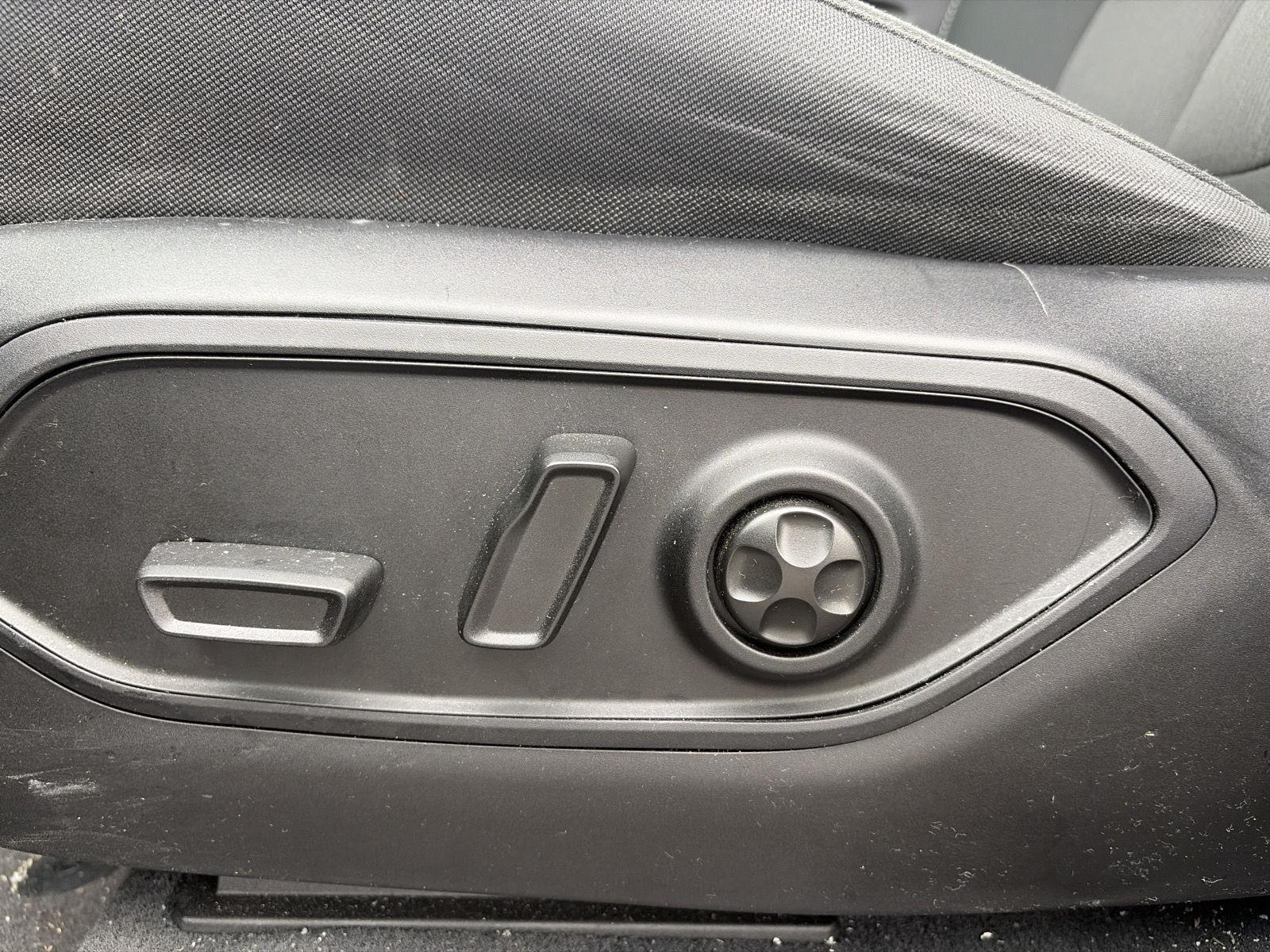 Used 2023 Baltic Gray Metallic Clearcoat Jeep Laredo image 15