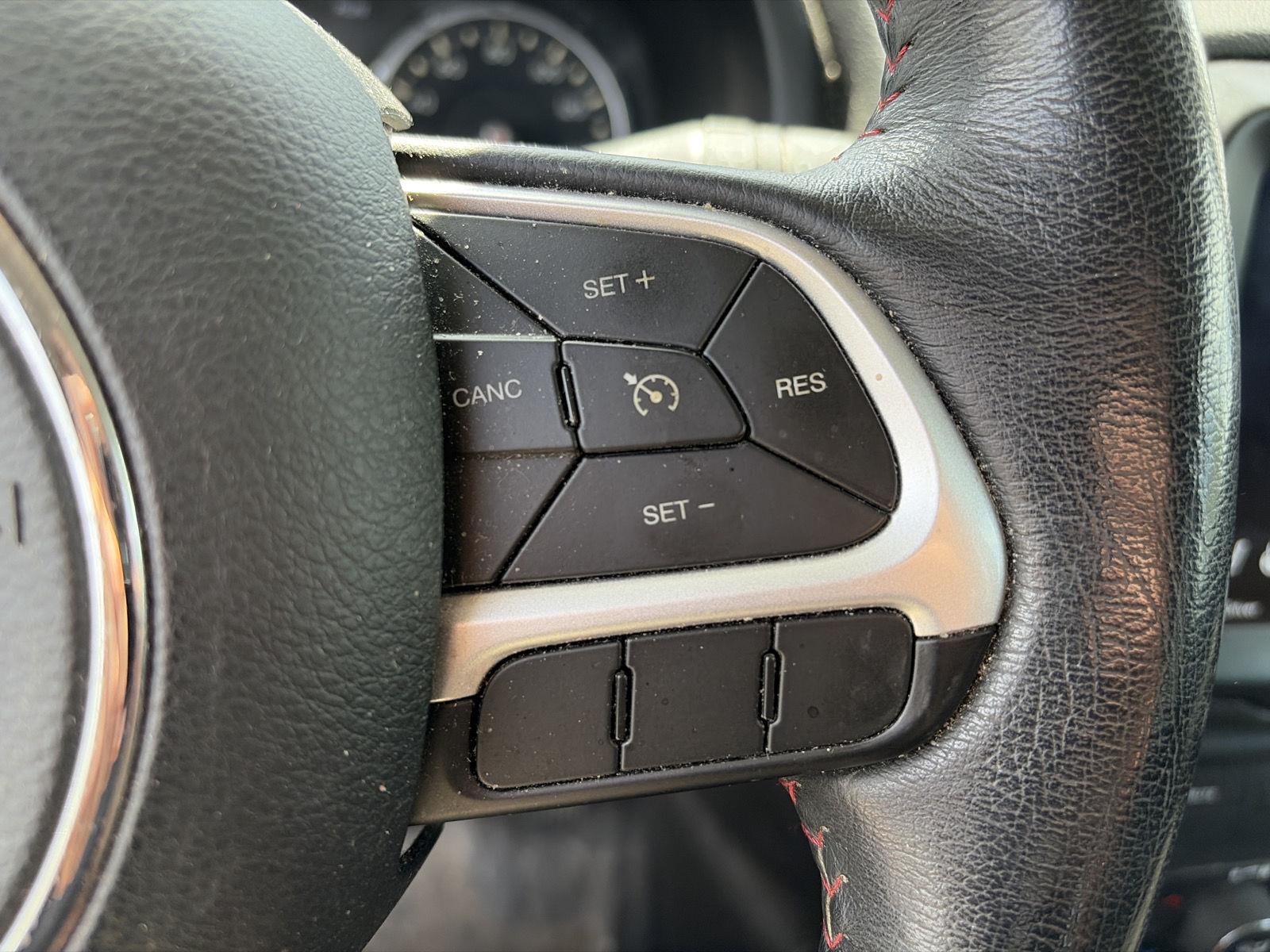 Used 2021 Glacier Metallic Clearcoat Jeep Trailhawk image 18