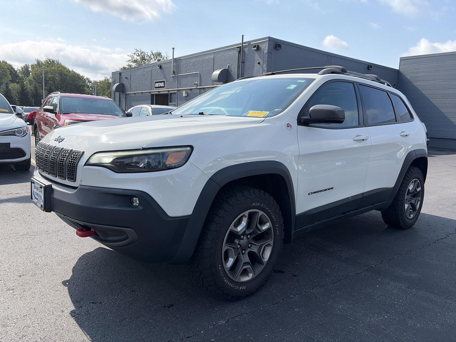 Used 2019 Pearl White Jeep Trailhawk Elite image 3