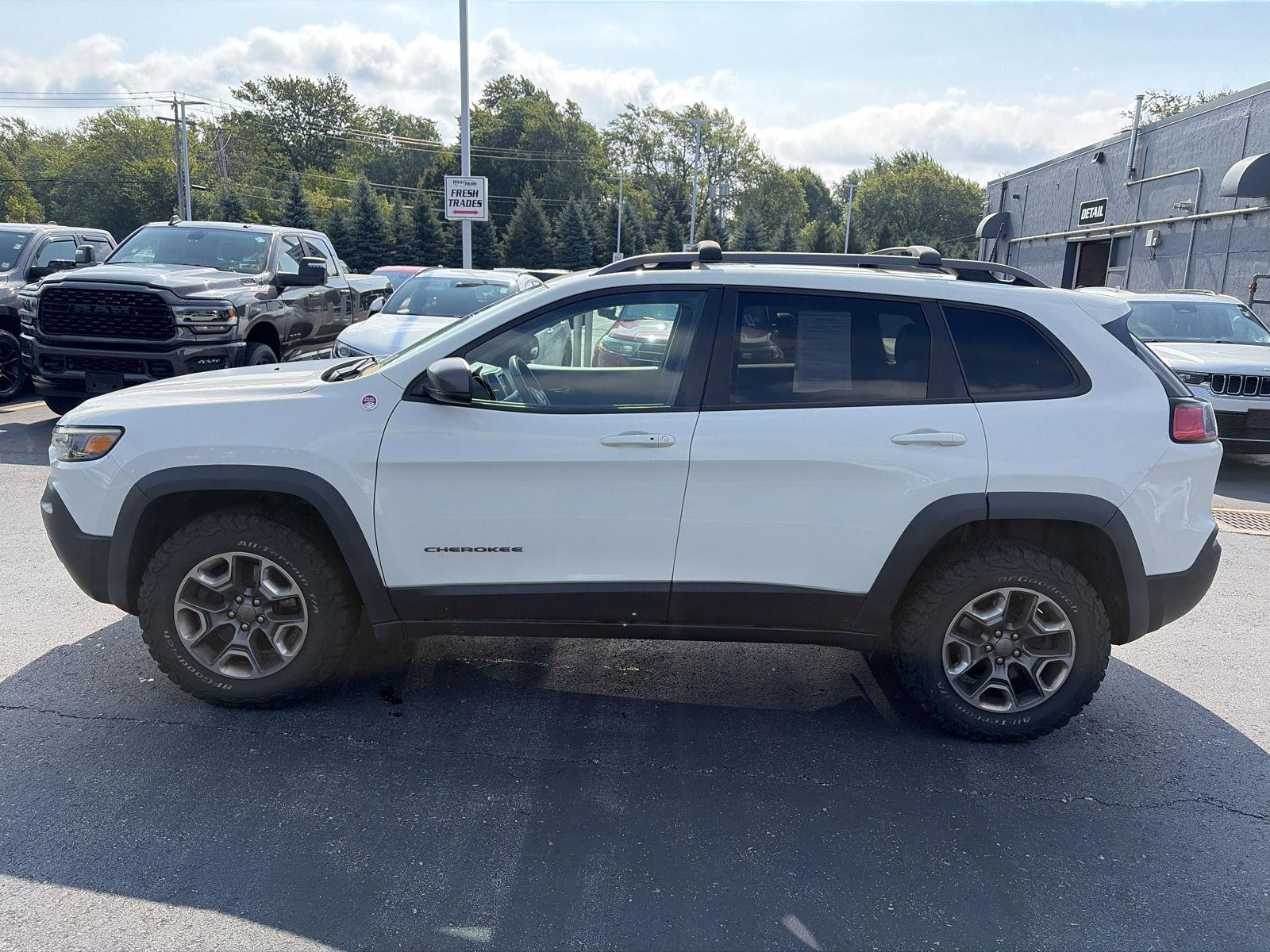 Used 2019 Pearl White Jeep Trailhawk Elite image 4