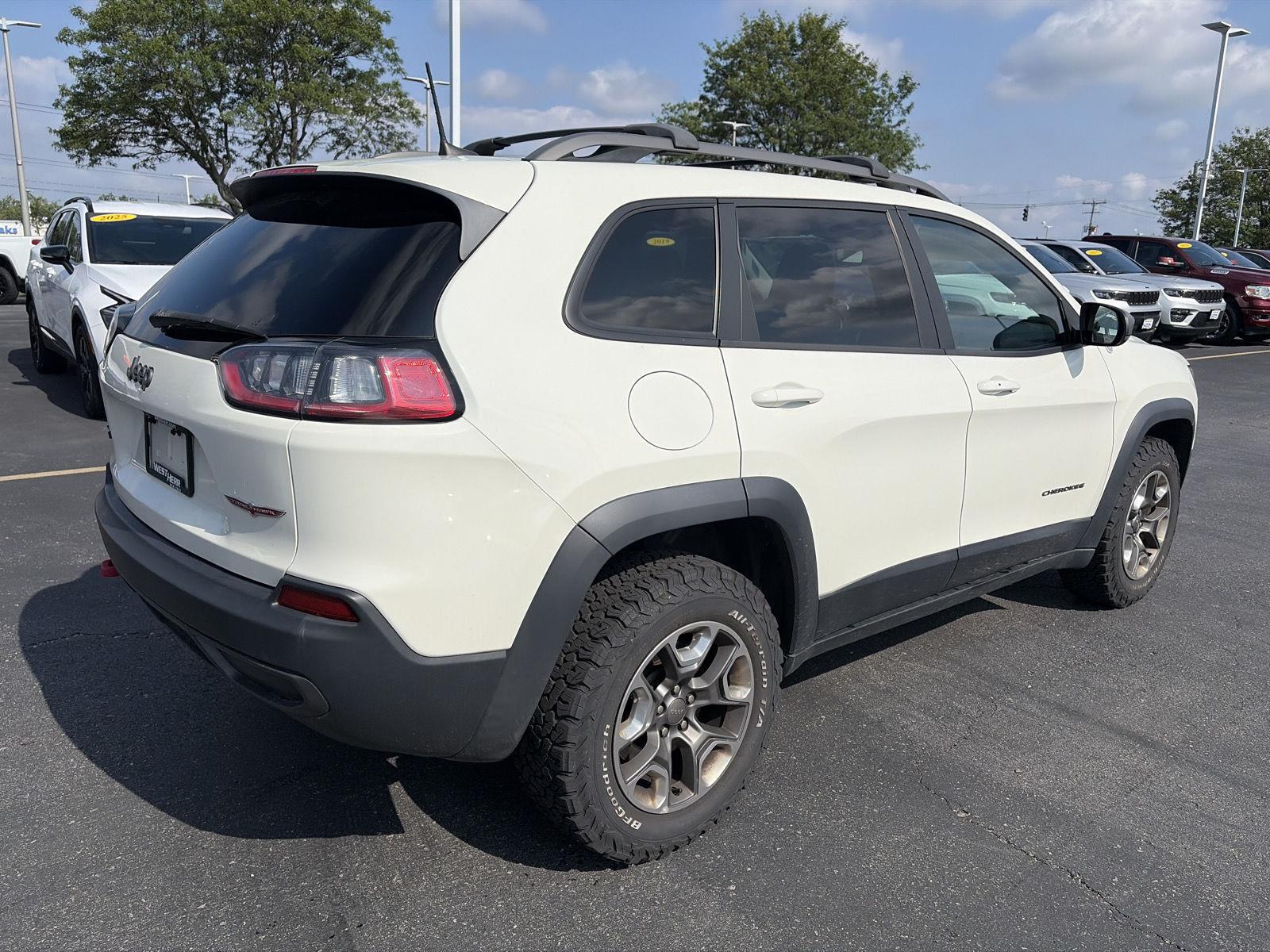 Used 2019 Pearl White Jeep Trailhawk Elite image 7
